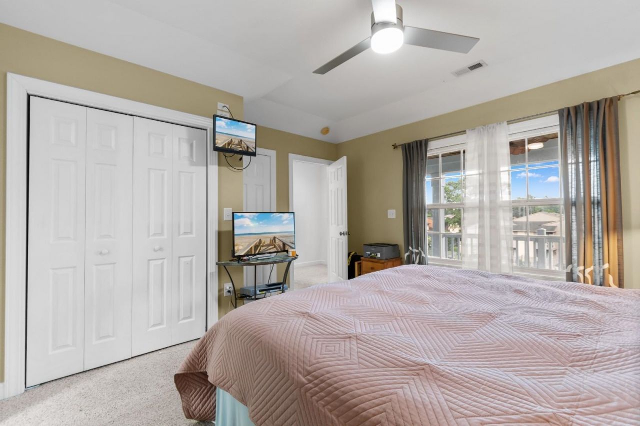 1416 S Poplar Dr. Photo 14