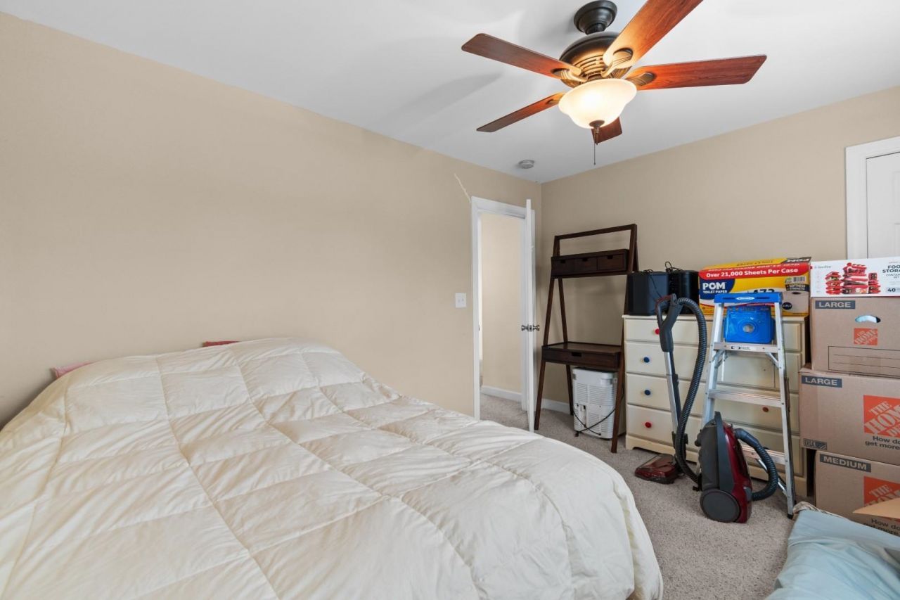 1416 S Poplar Dr. Photo 21