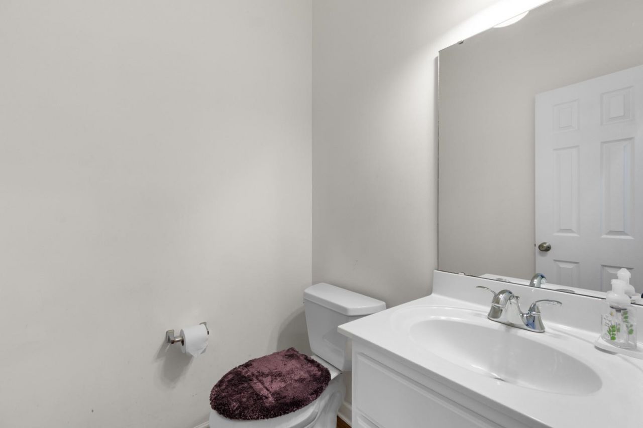 1416 S Poplar Dr. Photo 22