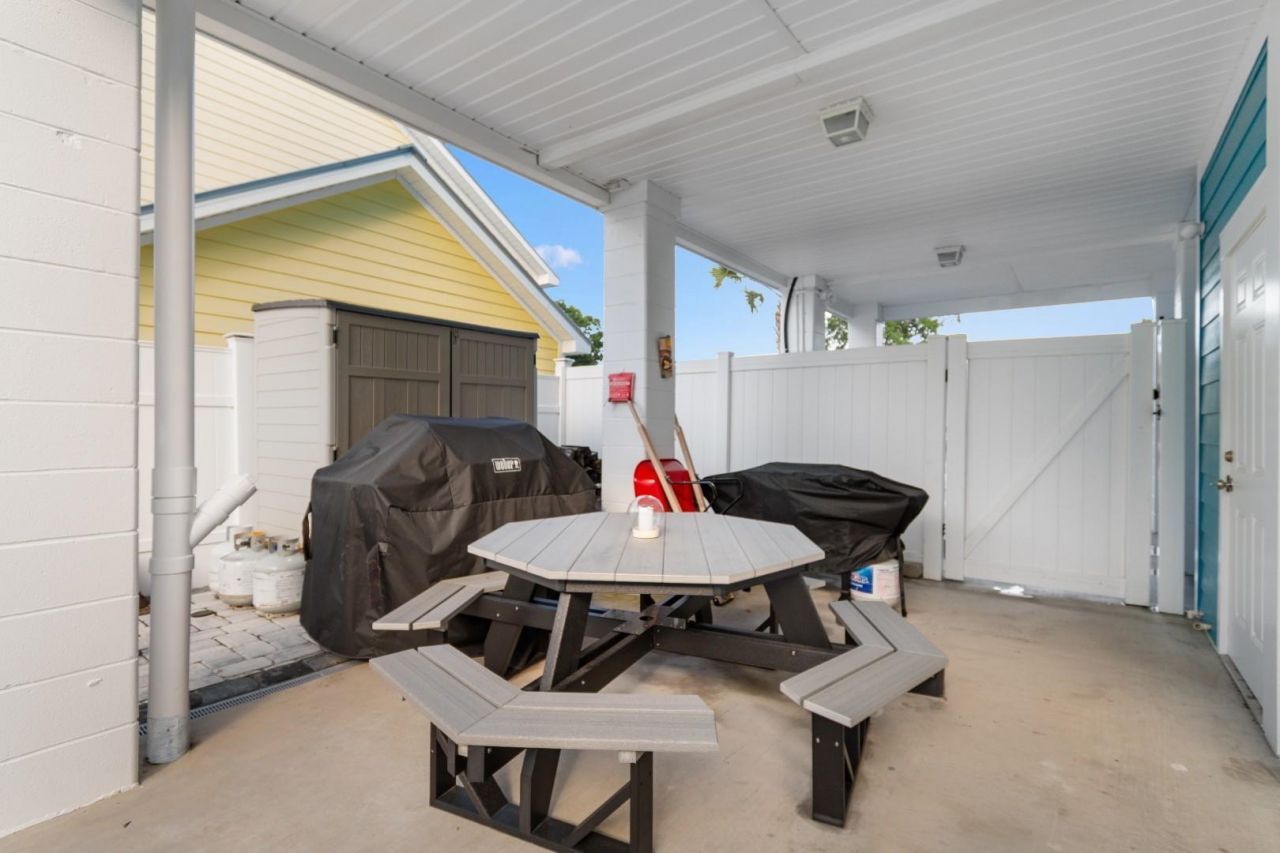 1416 S Poplar Dr. Photo 31