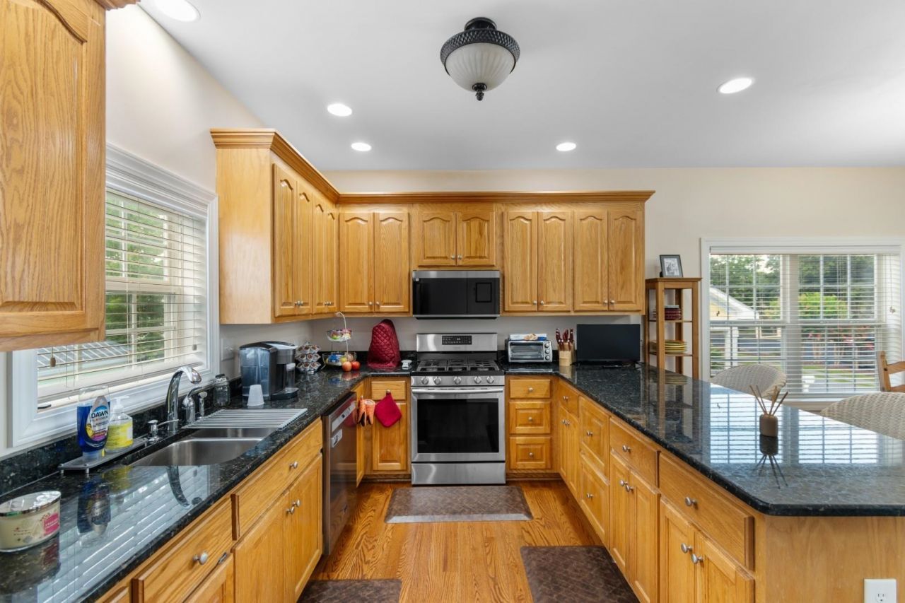 1416 S Poplar Dr. Photo 4