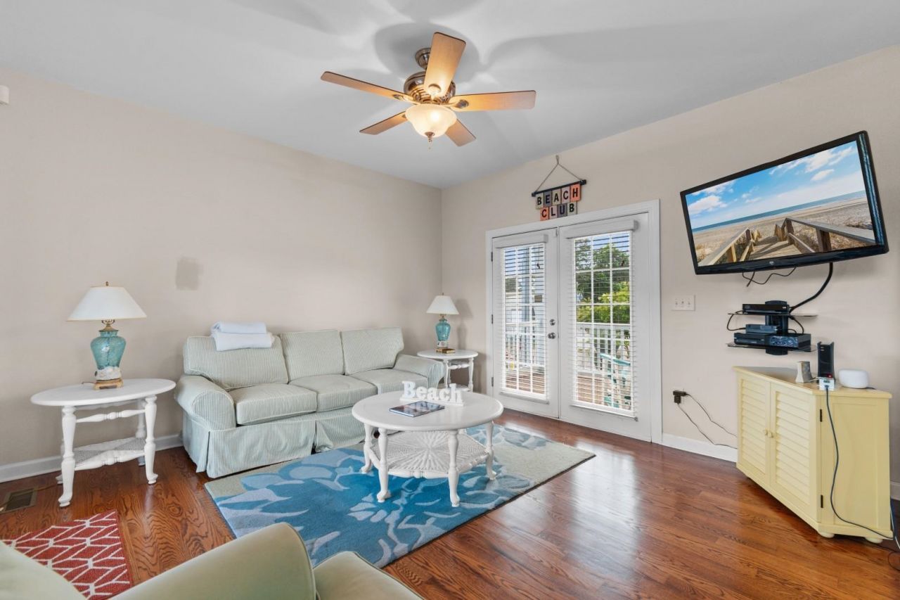 1416 S Poplar Dr. Photo 5