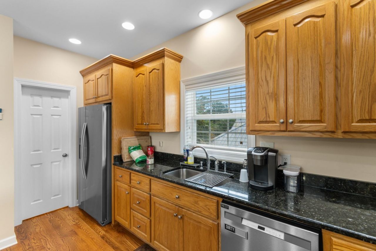 1416 S Poplar Dr. Photo 6