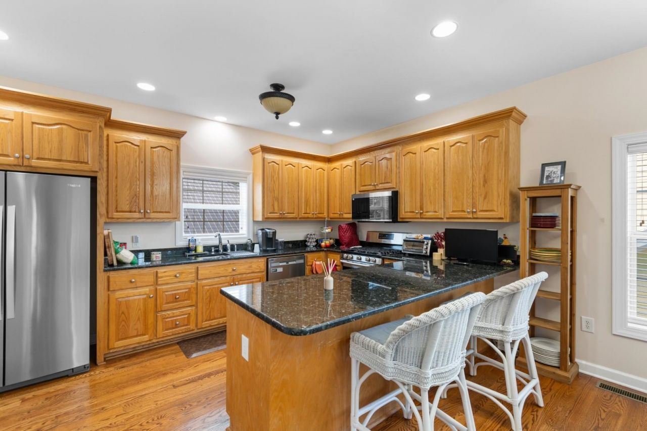 1416 S Poplar Dr. Photo 7