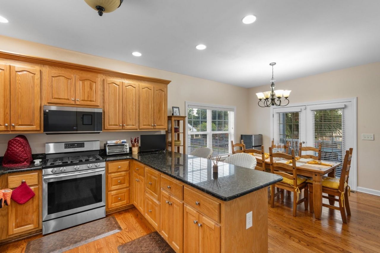 1416 S Poplar Dr. Photo 8