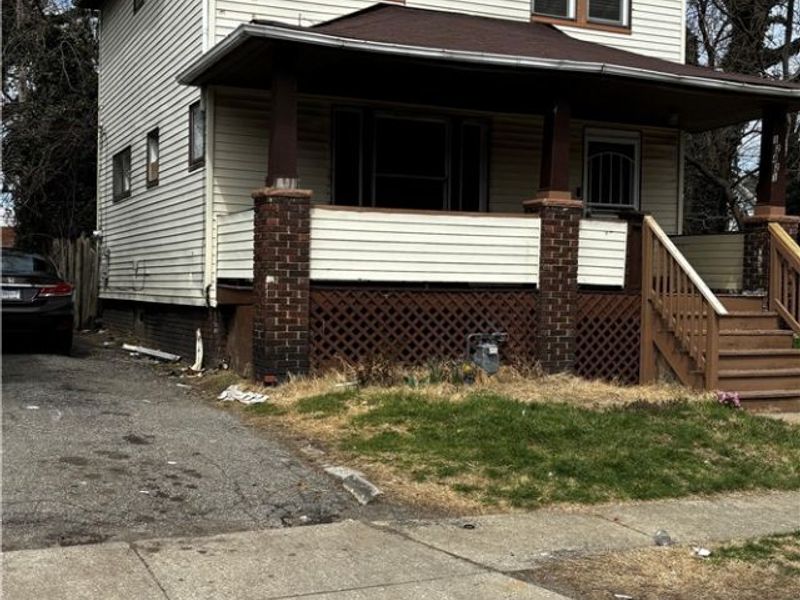 12421 Maple Avenue, Cleveland, OH 44108 Photo 2