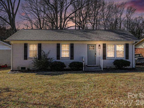 727 Thera Drive, Charlotte, NC 28206