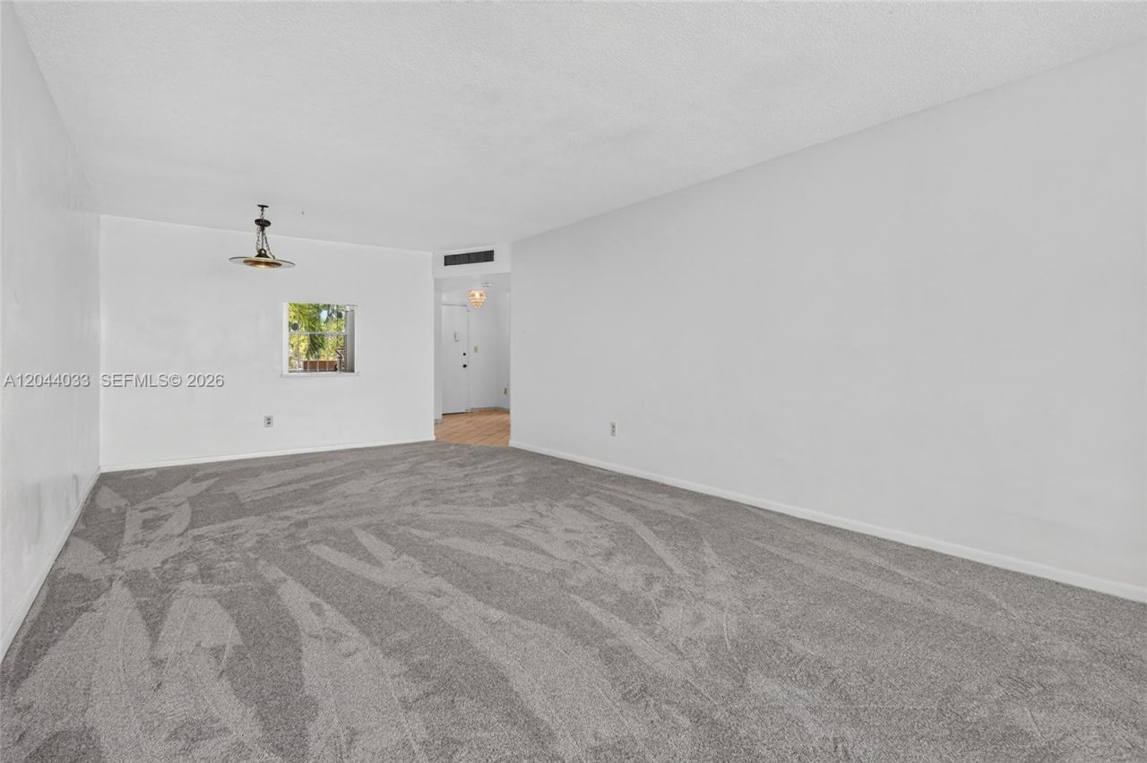 1501 NE 191st St , Unit C203, Miami, FL 33179 Photo
