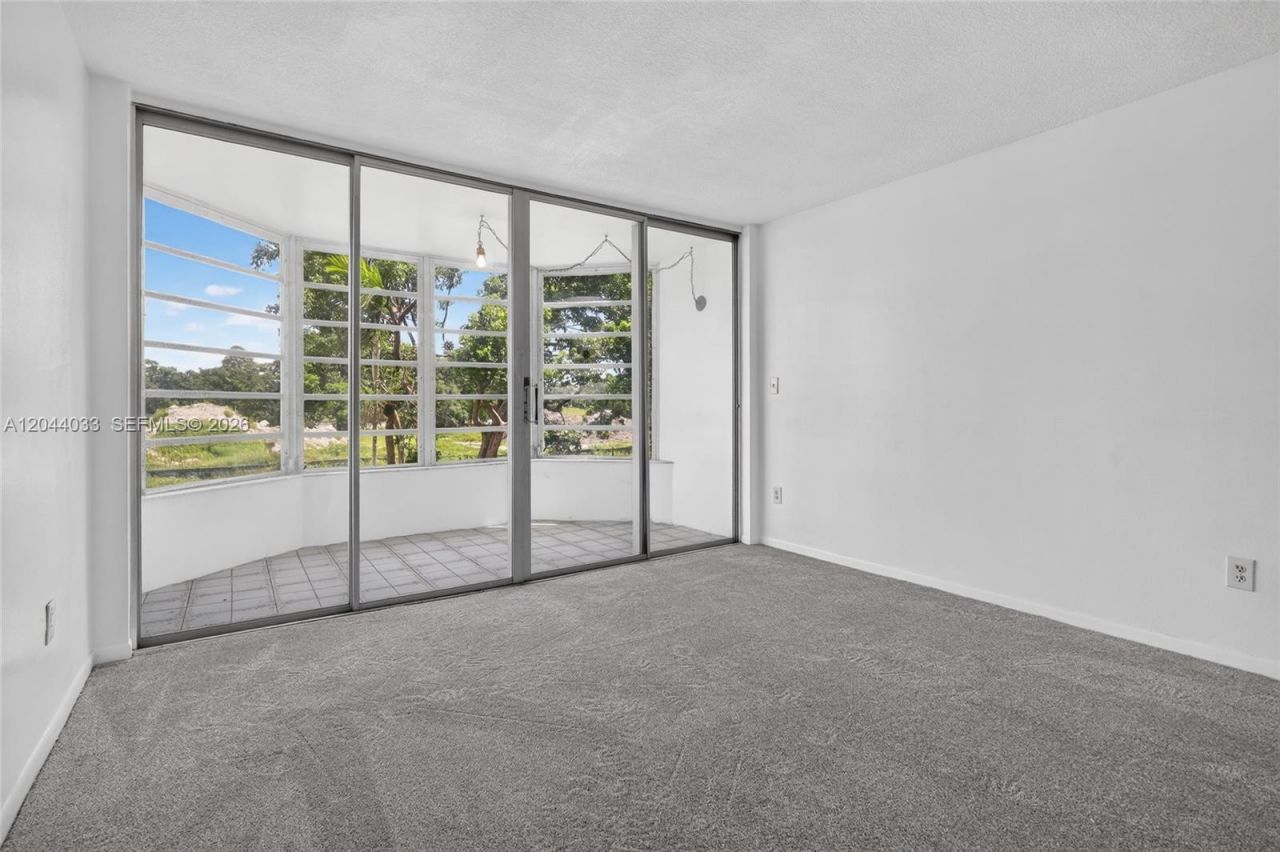 1501 NE 191st St , Unit C203, Miami, FL 33179 Photo