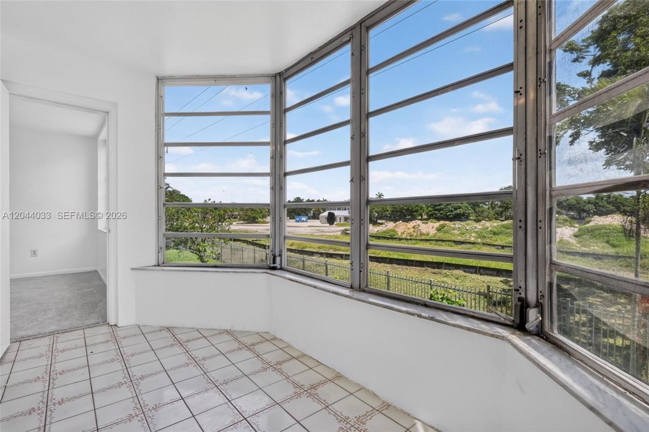 1501 NE 191st St , Unit C203, Miami, FL 33179 Photo