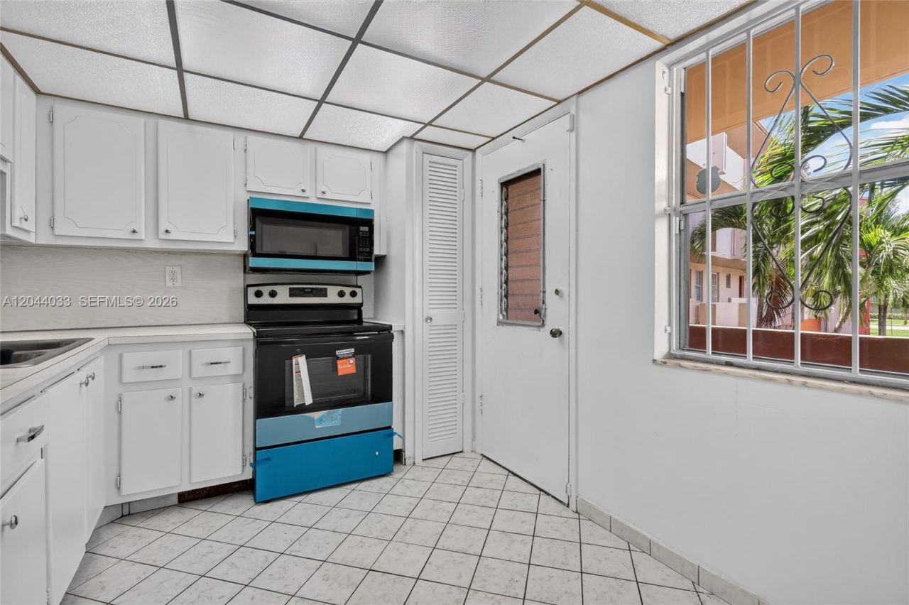 1501 NE 191st St , Unit C203, Miami, FL 33179 Photo
