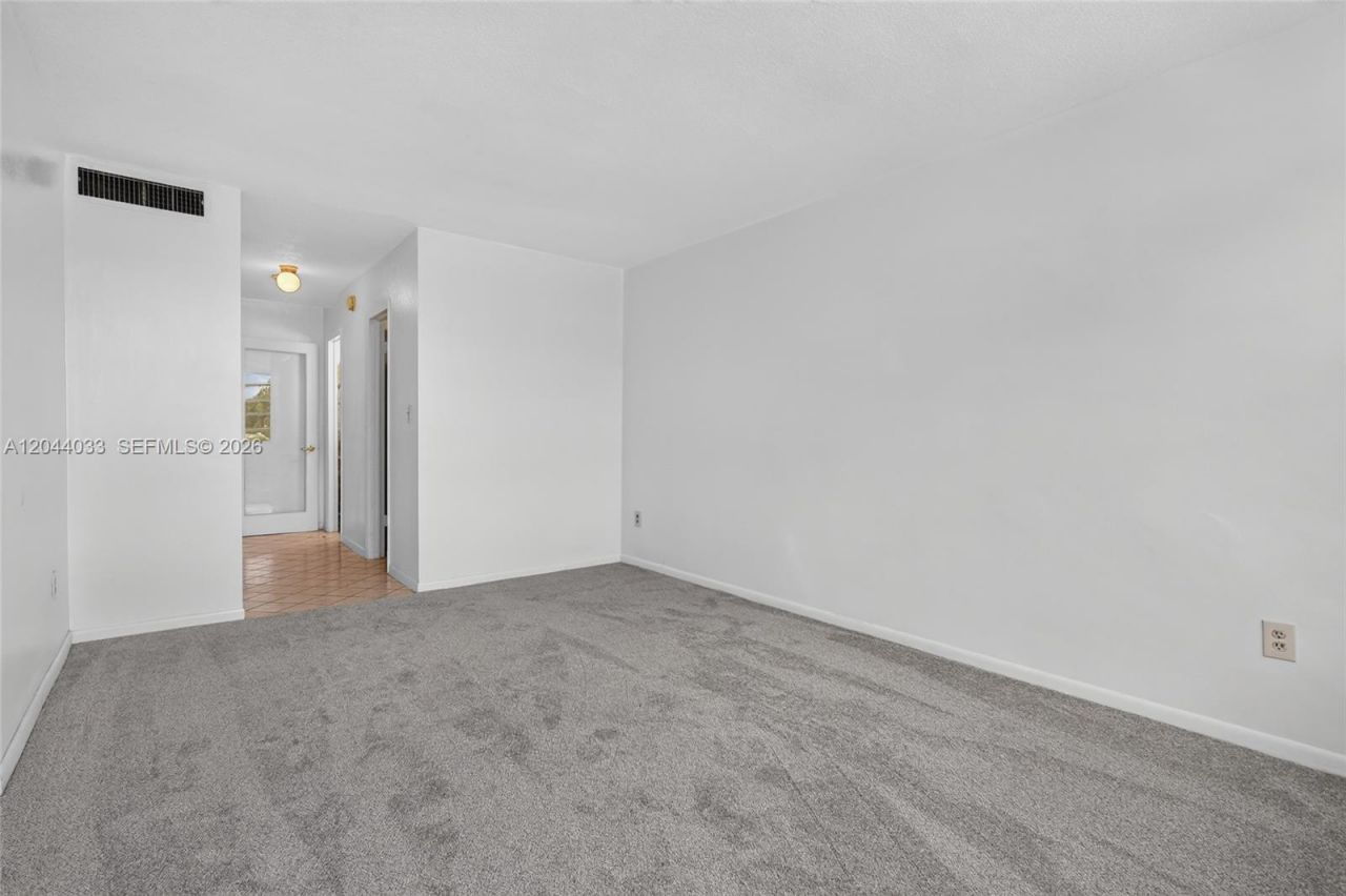 1501 NE 191st St , Unit C203, Miami, FL 33179 Photo