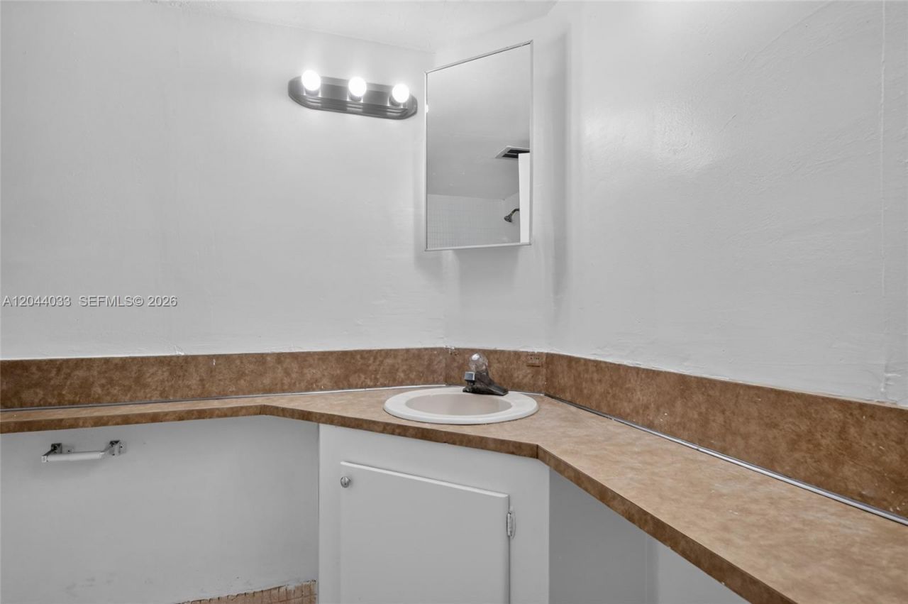 1501 NE 191st St , Unit C203, Miami, FL 33179 Photo