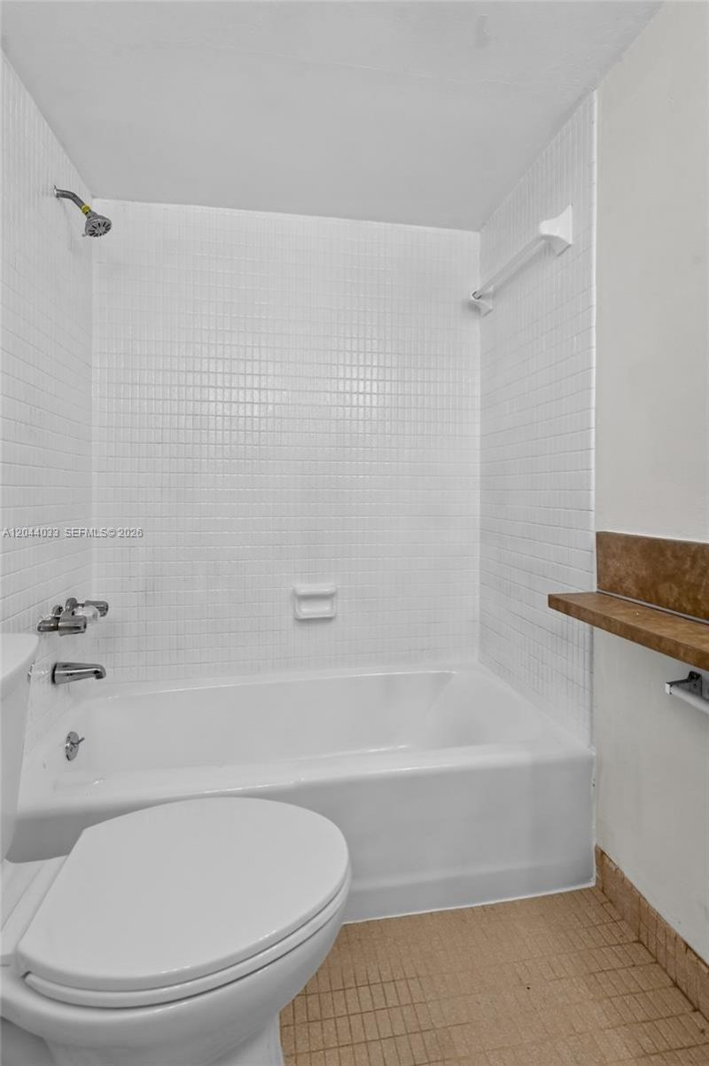 1501 NE 191st St , Unit C203, Miami, FL 33179 Photo