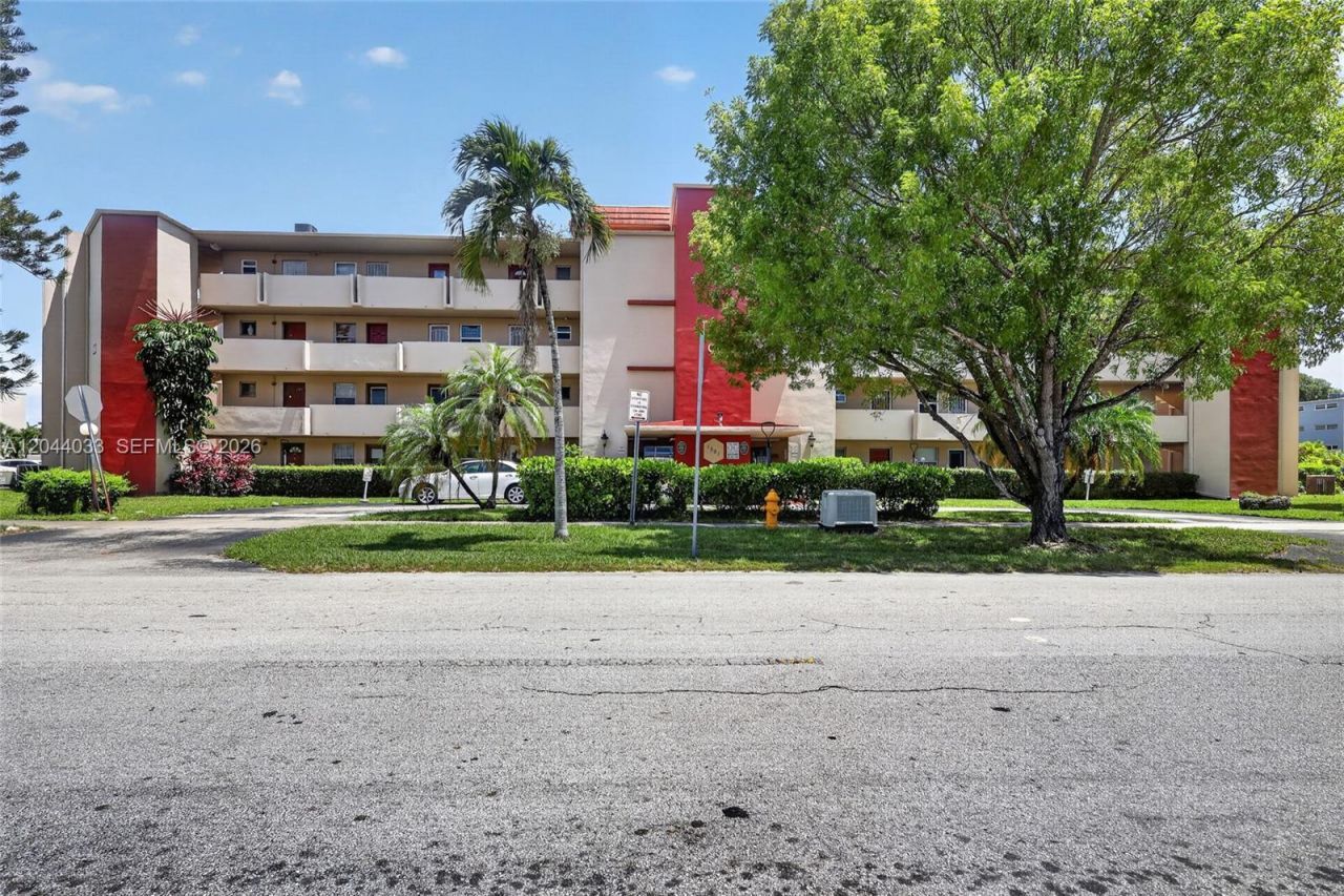 1501 NE 191st St , Unit C203, Miami, FL 33179 Photo