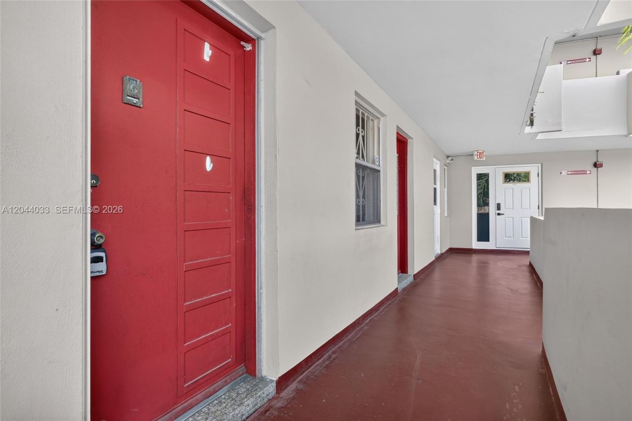 1501 NE 191st St , Unit C203, Miami, FL 33179 Photo