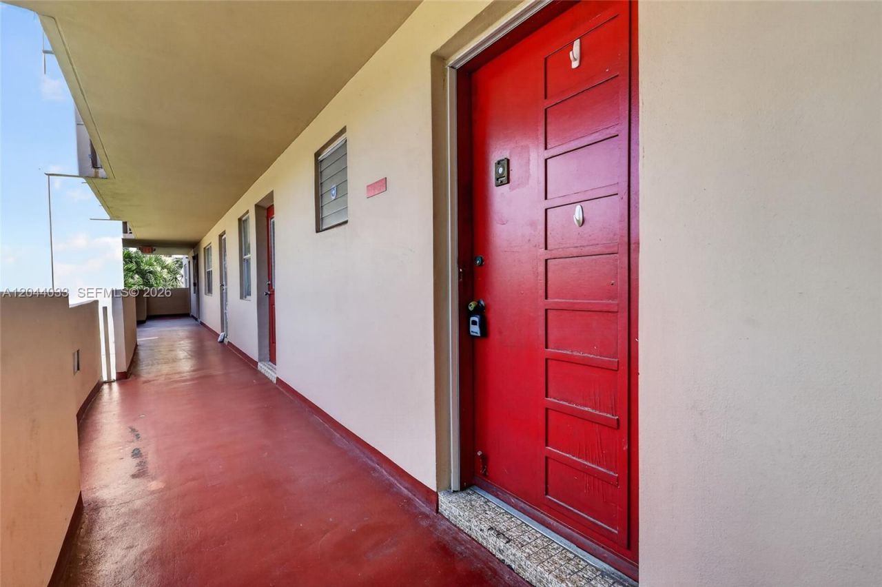 1501 NE 191st St , Unit C203, Miami, FL 33179 Photo
