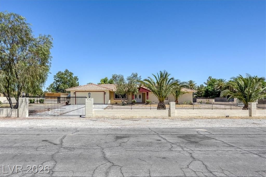 90 E Levi Avenue, Las Vegas, NV 89183 Main Photo