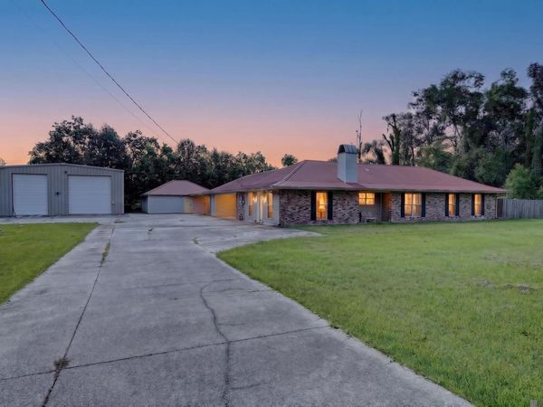 12140 Oakline Acres, St Amant, LA 70774