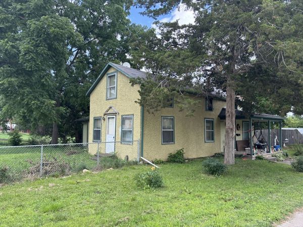 3001 Garfield Street , Clinton, IA 52732