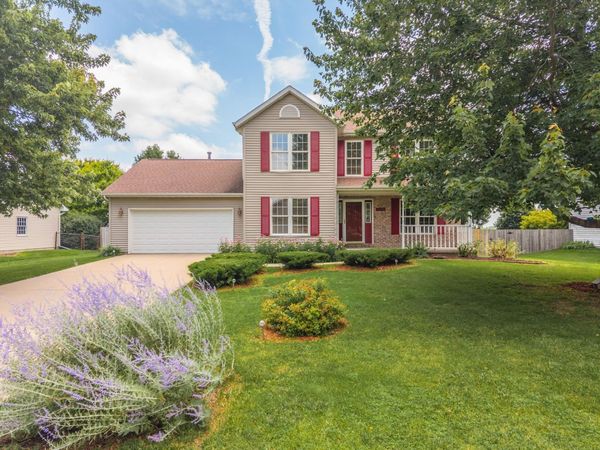 709 Platt Way , Hudson, IL 61748