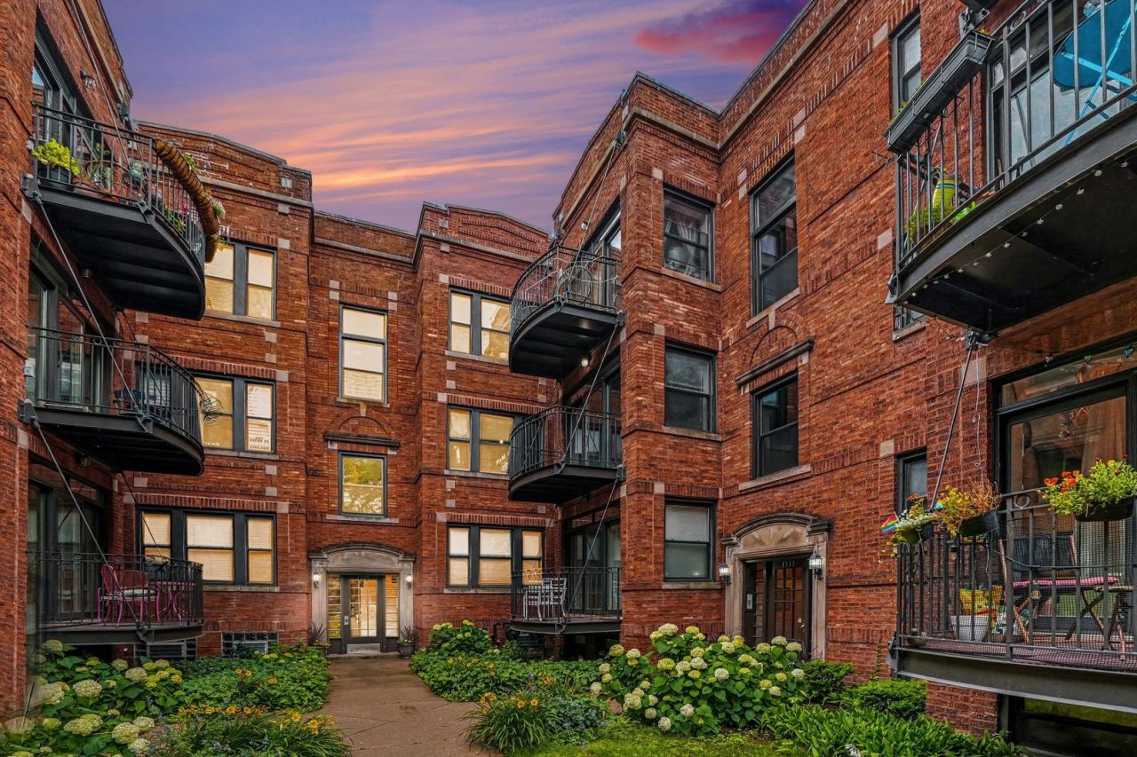 1331 W North Shore Avenue, Unit 2S, Chicago, IL 60626 Main Photo