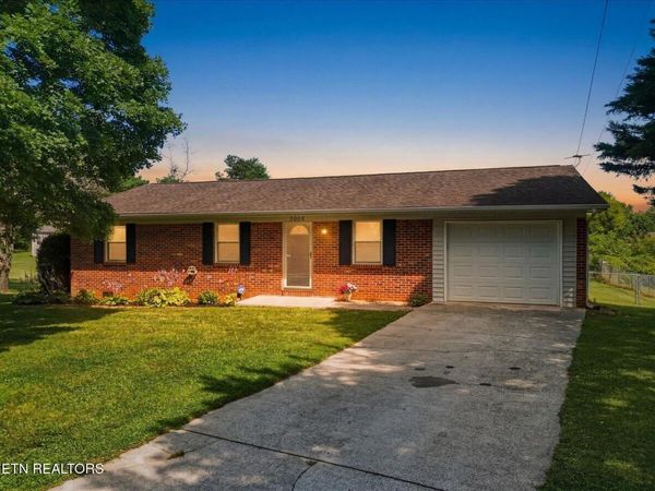 3008 Pleasant View Ave, Maryville, TN 37803