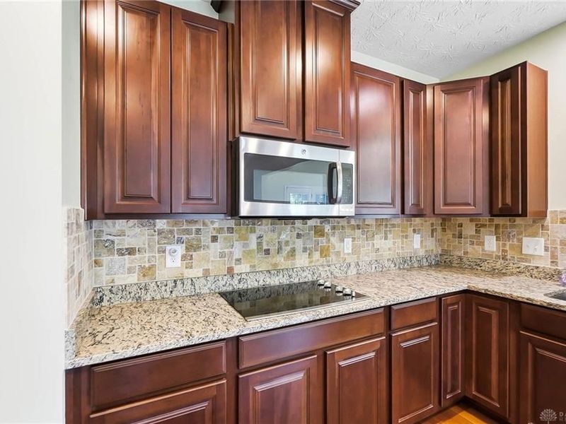 2500 Saint Anne Way, Dayton, OH 45458 Photo 17