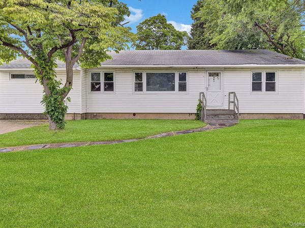 39 3rd Avenue , Westbury, NY 11590