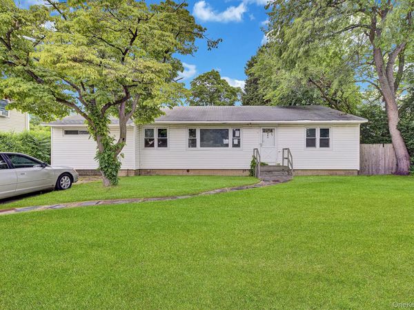 39 3rd Avenue , Westbury, NY 11590