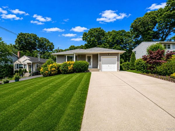 390 Blue Point Road , Farmingville, NY 11738