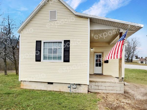 906 E Cale Street , Monett, MO 65708