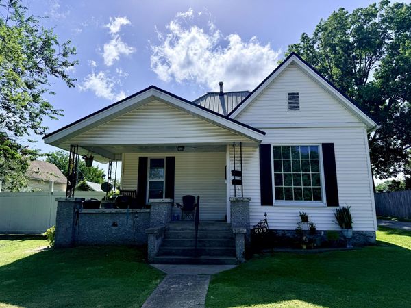 608 N Central Avenue , Monett, MO 65708