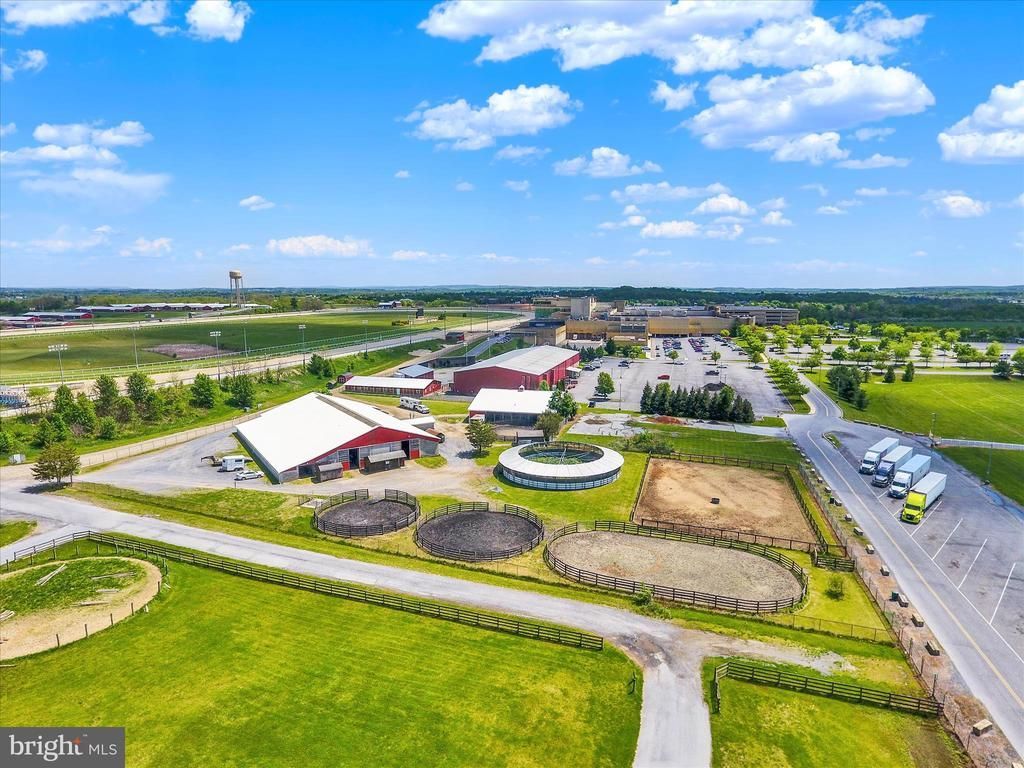 TODD BEATTY TRAINING FACILITY @ PENN NATIONAL , GRANTVILLE, PA 17028