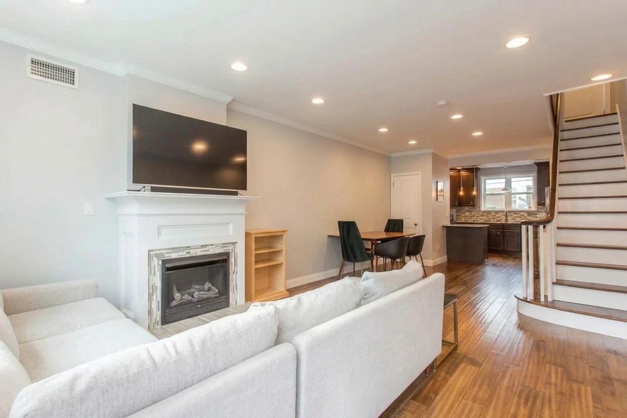 713 Mcclellan Street, Philadelphia, PA 19148 Main Photo