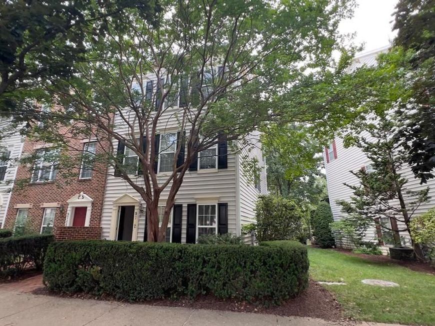 9742 Washingtonian Boulevard, Gaithersburg, MD 20878 Main Photo