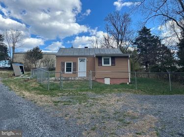 27292 OLD VALLEY PIKE , TOMS BROOK, VA 22660