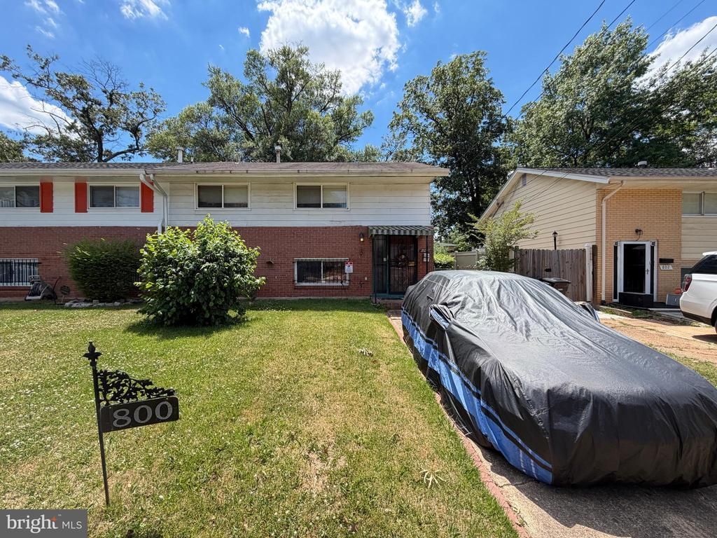 800 BOOKER DRIVE , CAPITOL HEIGHTS, MD 20743