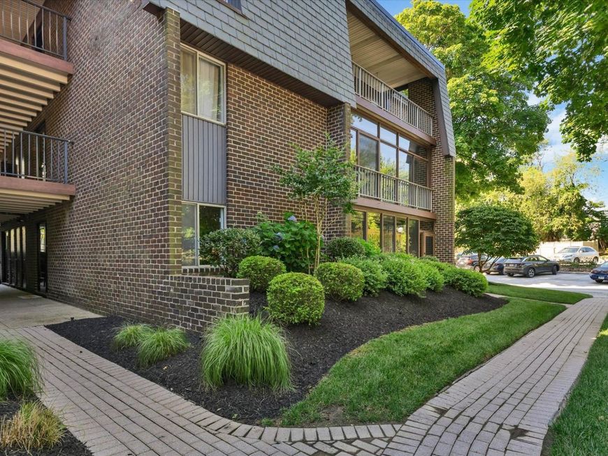 5 Stonehenge Circle, Unit 2, Pikesville, MD 21208 Main Photo