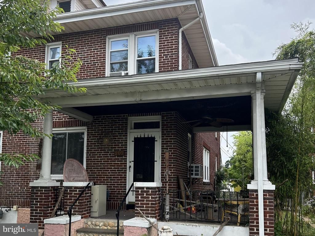 202 MADISON AVENUE , LAURELDALE, PA 19605