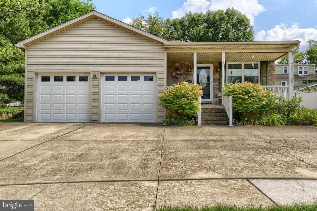 41 WOODMYRE LANE , ENOLA, PA 17025