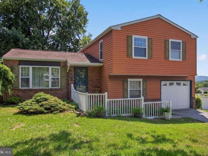 826 Lark Drive, Harrisburg, PA 17111 Main Photo