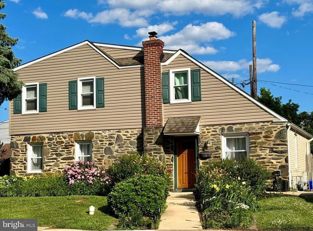 732 CRICKET LANE, ALDAN, PA 19018