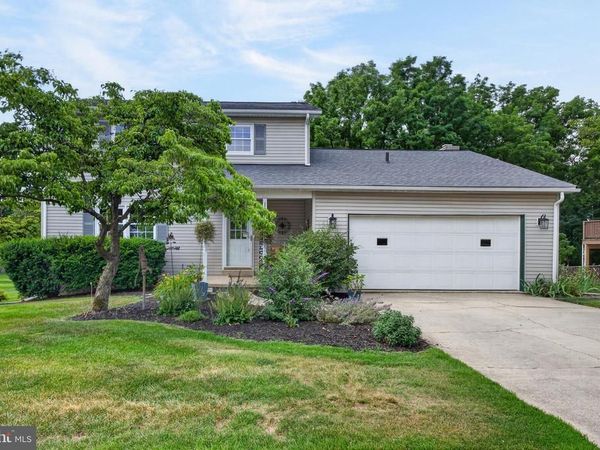 610 E WALNUT STREET, ANNVILLE, PA 17003