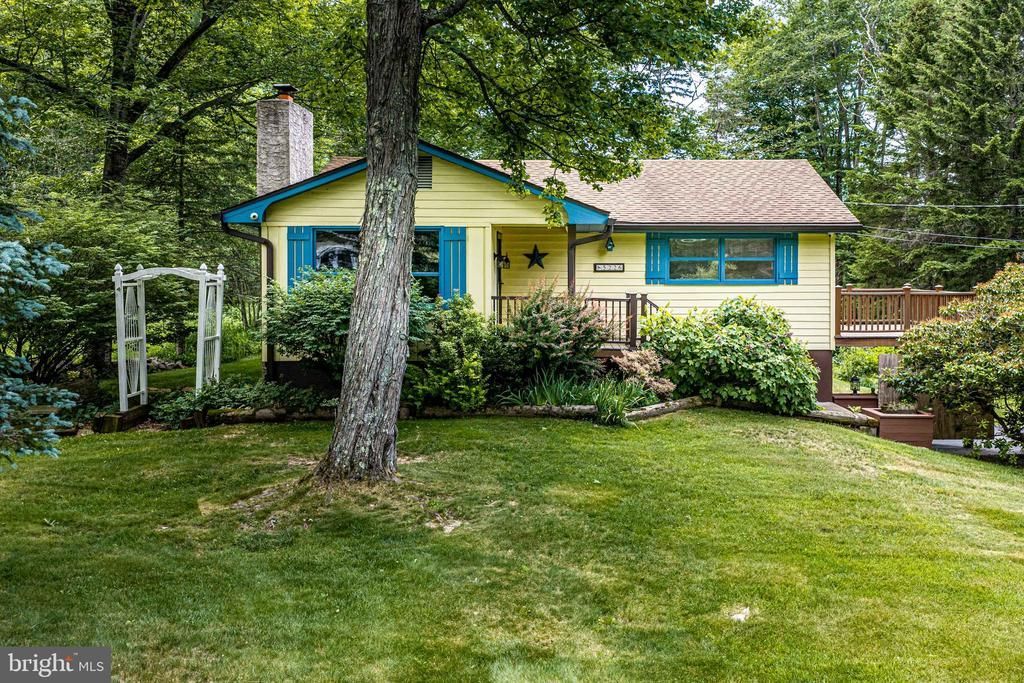 5226 BEECHWOOD ROAD, BLAKESLEE, PA 18610