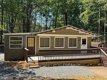241 CHAMPLAIN DRIVE, TOBYHANNA, PA 18466