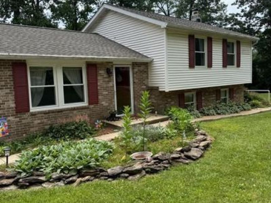 5618 Nancy Lou Lane , Stewartstown, PA 17363 Main Photo