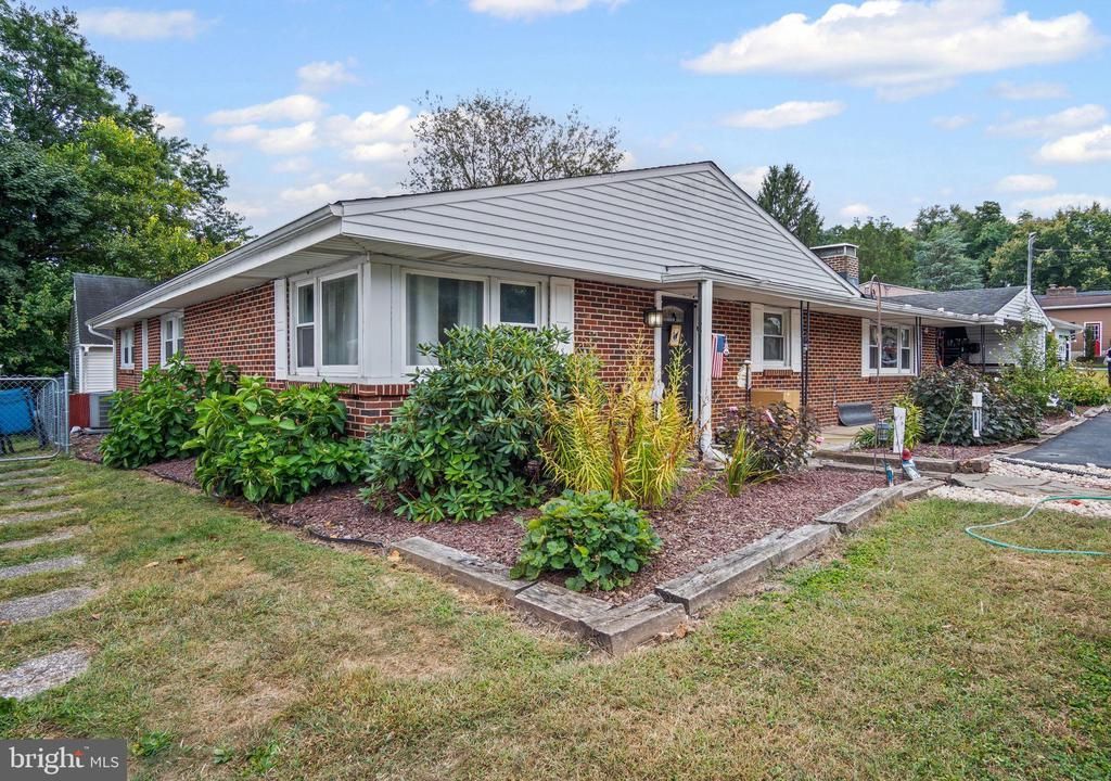 205 OAK KNOLL ROAD , NEW CUMBERLAND, PA 17070