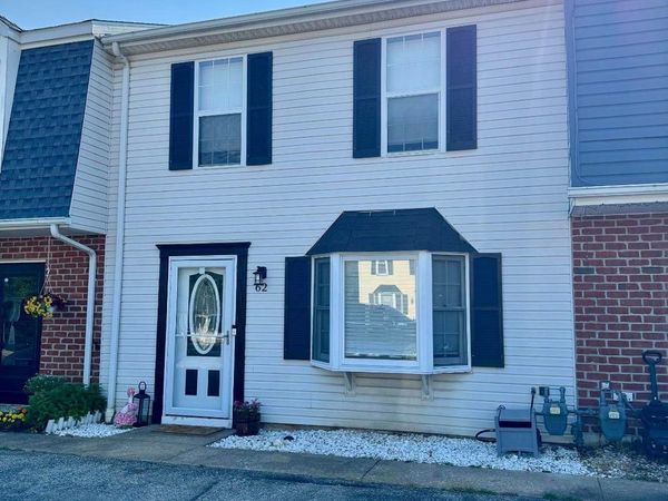 62 KINGS WAY, STEWARTSTOWN, PA 17363