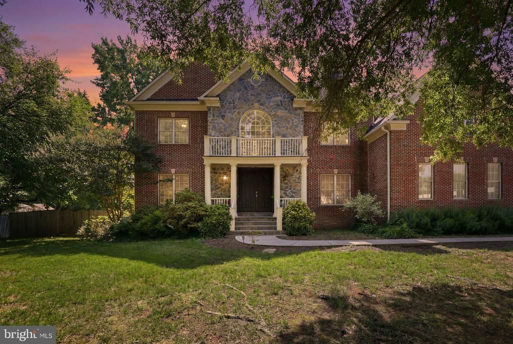 8813 OAK LEAF DRIVE , ALEXANDRIA, VA 22309